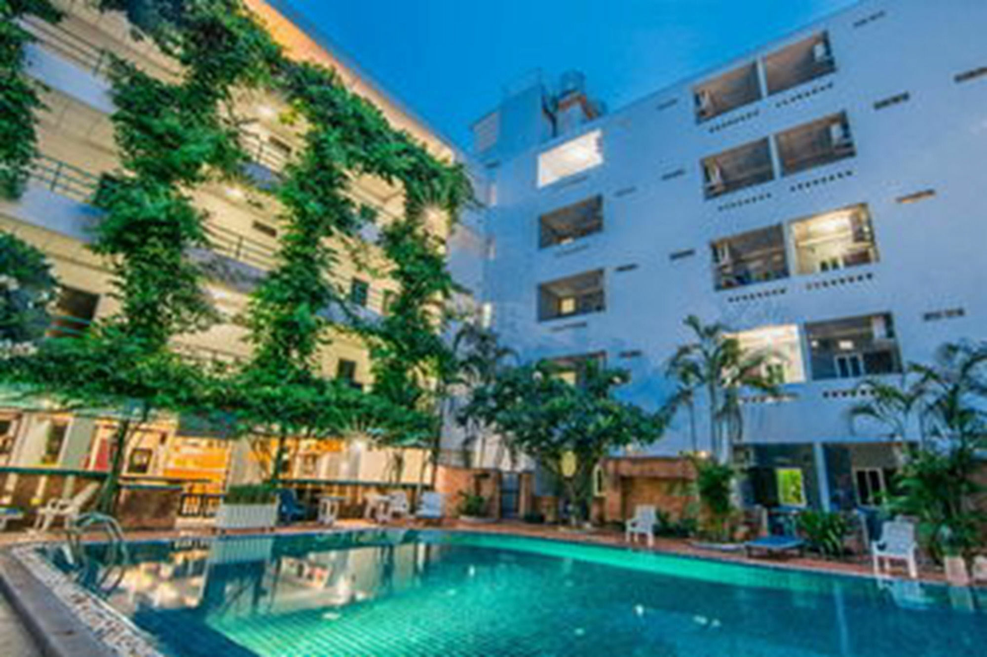 Sutus Court 2 Hotel Pattaya Exterior photo